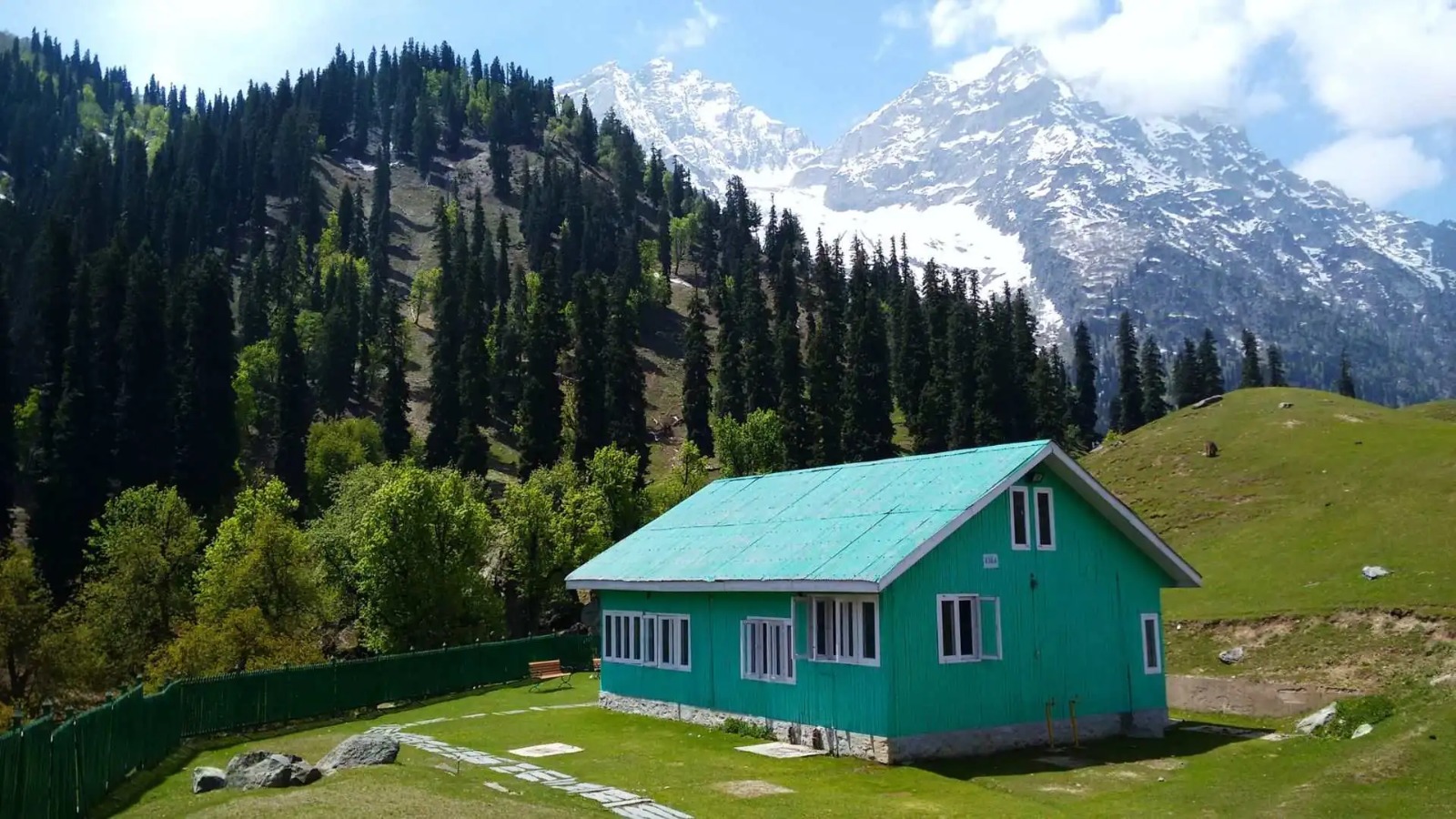 Kashmir tour package from delhi