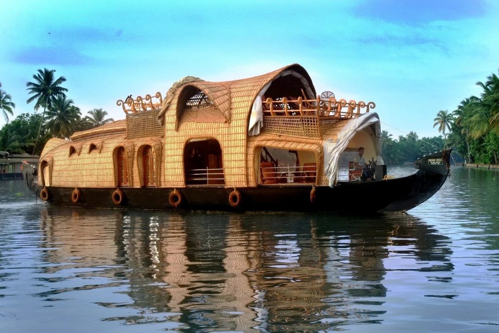 Kashmir tour package from delhi